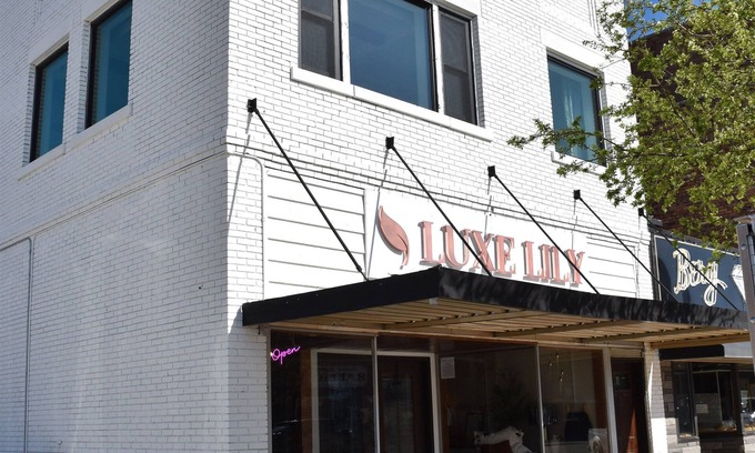 Storm Lake Apartamento | Newly Renovated family-sized apartment downtown, lots of light!