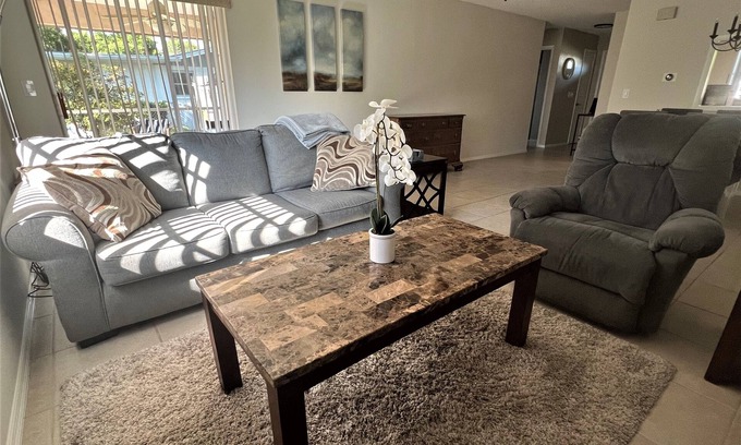 South Venice Casa | Newly renovated, family and dogs friendly home, 5 miles from the Venice beach!