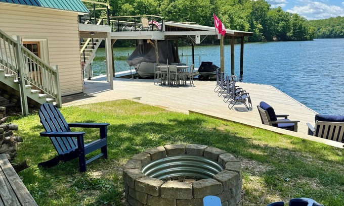 Dublin Casa | Newly renovated & furnished 3 bdrm, 2 bath lake home, dock, spectacular view
