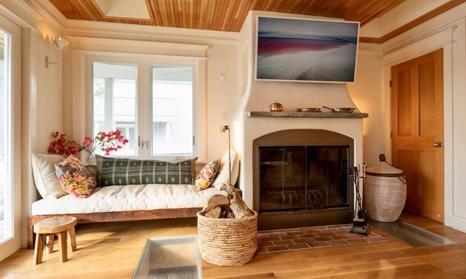 East Burke Condominio | Newly Renovated, Furnished, Slope-Side Condo on Burke VT's Famous Kingdom Trails