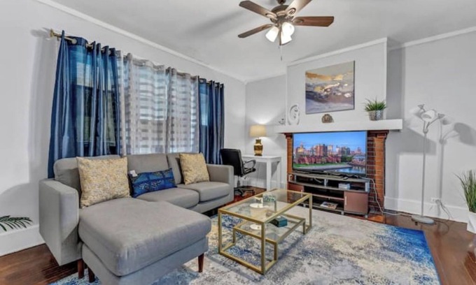 North Buffalo Casa | Newly Renovated G. Floor House:3 Bedrooms with Living Dining & Large Kitchen
