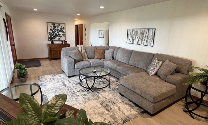 Hamburg Casa | Newly renovated house minutes from Granite Peak, Nine Mile, Wausau & Hospitals