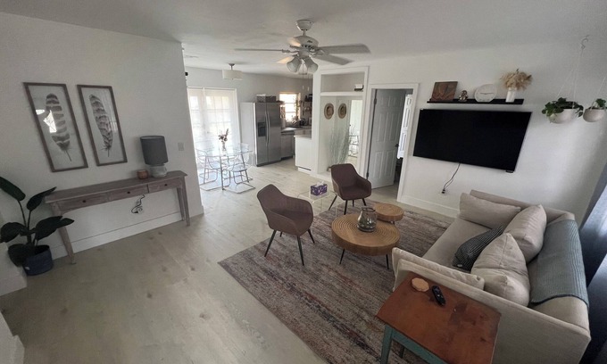 Miami Gardens Cabaña | Newly renovated home near Hard Rock Stadium and major highways!