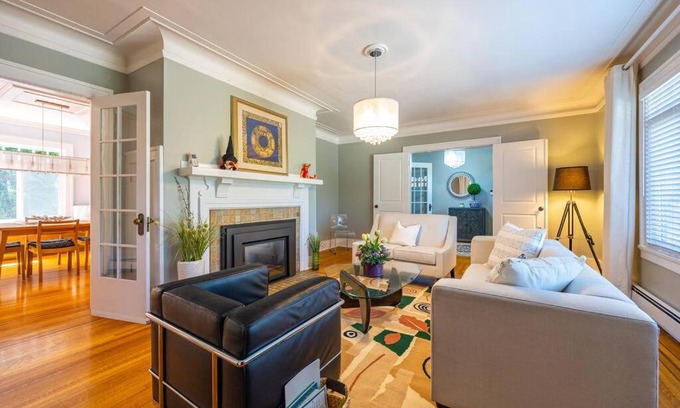 Burnaby Casa | Newly renovated Heritage House