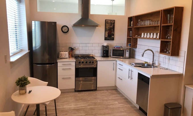 Ladysmith Apartamento | Newly renovated Historical Ladysmith Building