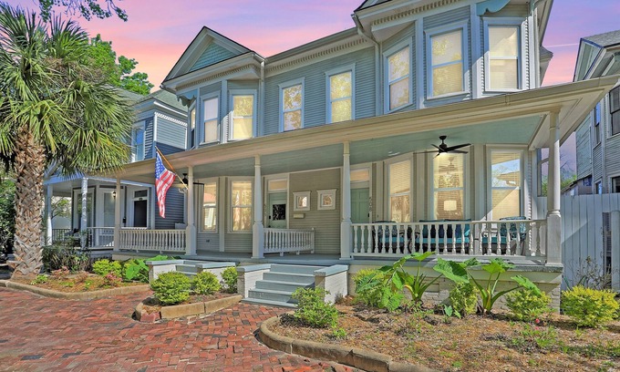 Eastside Casa | Newly renovated, Historic Savannah Townhome, Walk to Forsyth Park