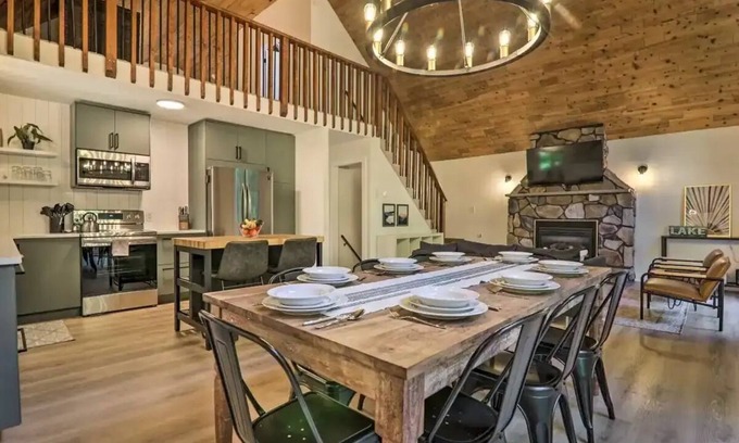 Lake Harmony Estates Casa | Newly renovated house in Lake Harmony w/ Hot Tub, Gameroom & Summer Beach Access