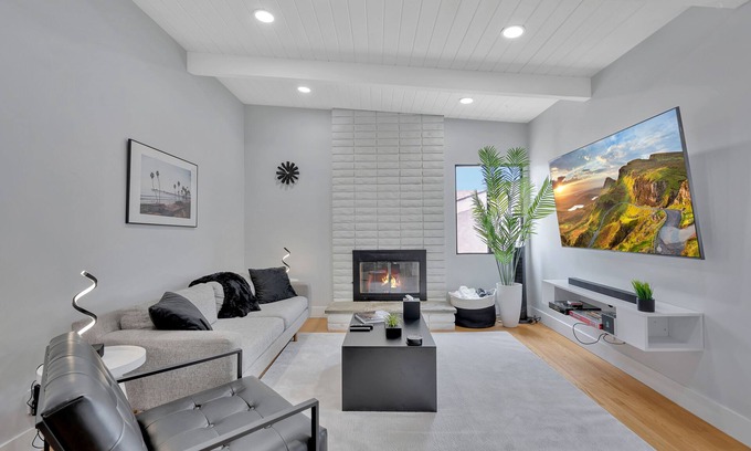 San Onofre Casa | Newly Renovated House - Hot Tub - eBikes - Fire Pit - Surfboards