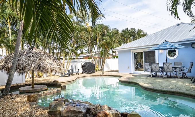 Holmes Beach Casa | A pie de playa, restaurantes, tiendas y tranvía