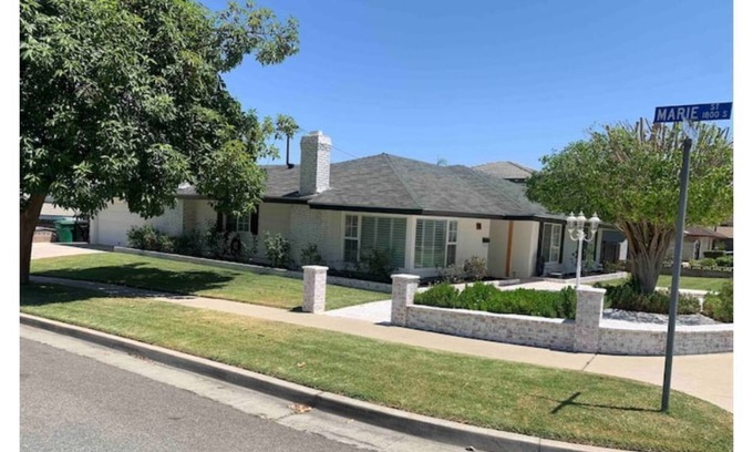 Corona Casa | Newly renovated home in the heart of SoCal
