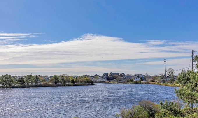 Avon Casa | Newly renovated home with great views of Twilight lake.