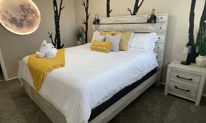 Arvada Plaza Area Casa | Newly Renovated Home with all new furniture