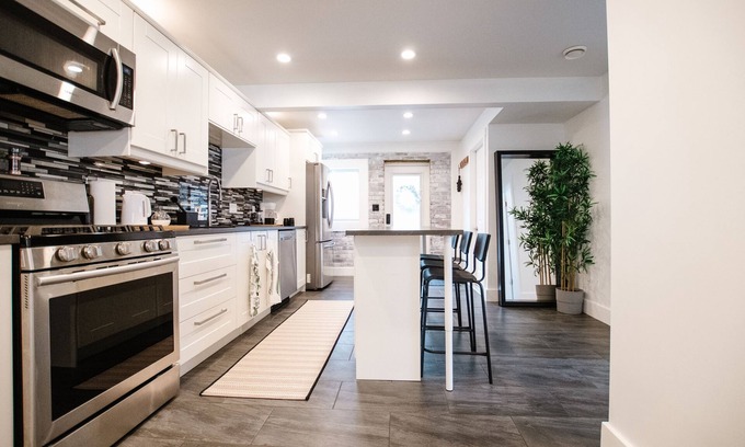 Cultus Lake Casa | NEWLY Renovated House at Main beach, Cultus Lake!
