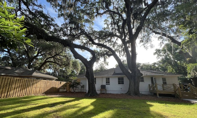 Brunswick Casa | Newly renovated house in quiet neighborhood -- 3 bed, 2 bath house