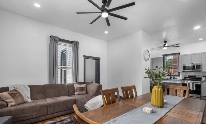 Franz Park Casa | Newly Renovated House in DogTown