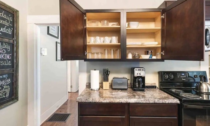 West End Casa | Newly Renovated-In Historic West End-Sleeps 8