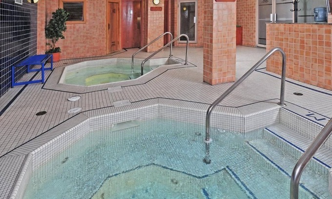 Banff Apartamento | Newly Renovated King Room in DT Banff! Sauna