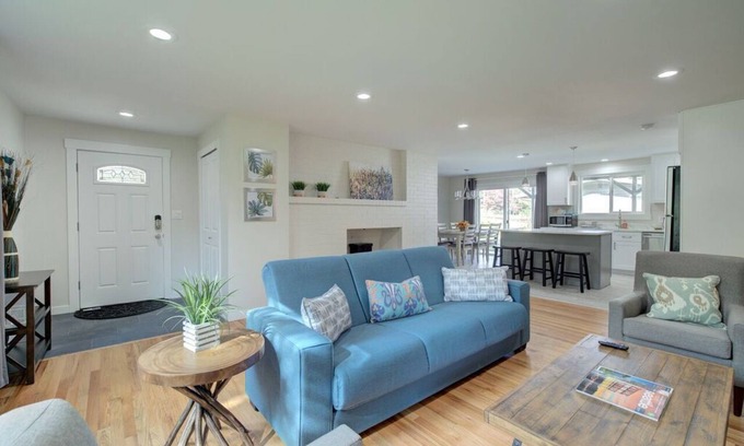 Redmond Casa | Newly Renovated Kirkland/Redmond Rambler