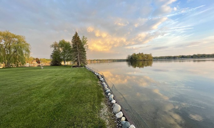 Palmyra Casa | Newly Renovated lake House - 250 ft lake frontage.