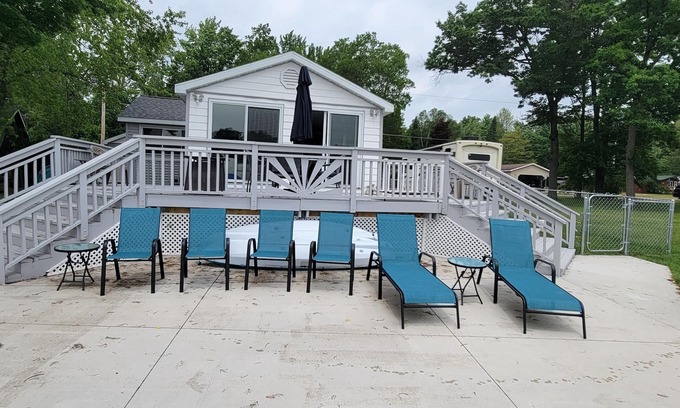 Harrison Cabaña | Newly Renovated, Lakefront, Dog Friendly Cottage, Sand Lake, Harrison