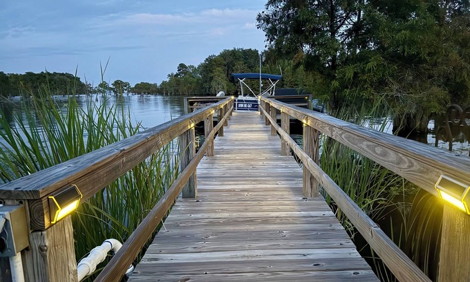Cross Casa | Newly renovated lakefront 4-bedroom house in Cross with dock sleeps 10
