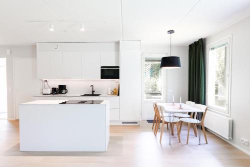 Jyvaskyla Casa | Newly renovated large family apartment, parking, sauna, balcony