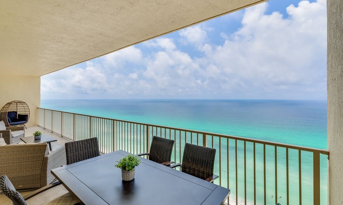 Bel Air Condominio | Newly Renovated Luxury OCEAN FRONT Condo! Top Floor Condo with PENTHOUSE OCEAN VIEWS!