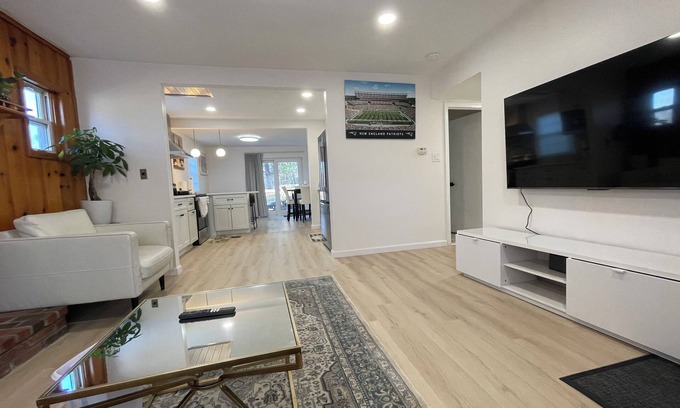 Framingham Casa | Newly Renovated Luxury 3-Bed 2-Bath House with Easy Airport Access