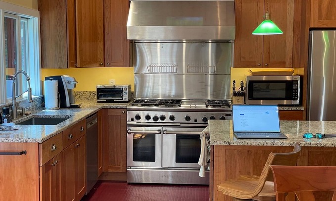 Williamsville Casa | Newly Renovated Luxury Vacation Rental Near Brattleboro and Mount Snow