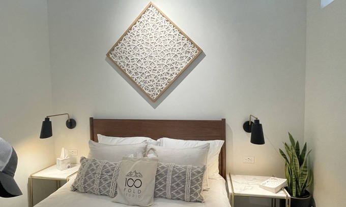 Lakeside Apartamento | Newly renovated, modern Lakeside apartment. Great location all year.