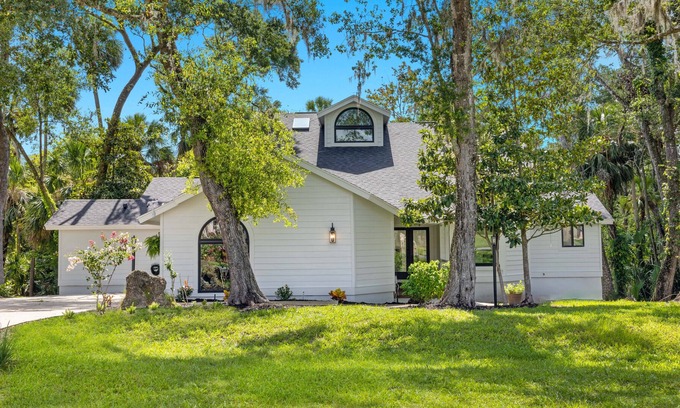 Spruce Creek Casa | Newly Renovated Nature Home in Spruce Creek Fly-In