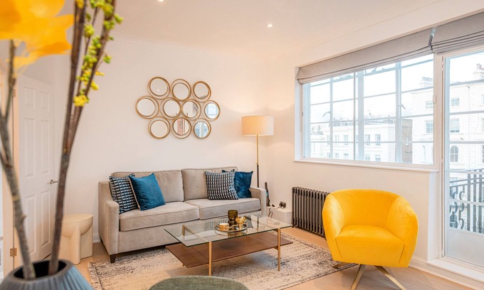 Holland Park Apartamento | Newly Renovated Notting Hill Luxury Spacious Top Floor One Bedroom Flat