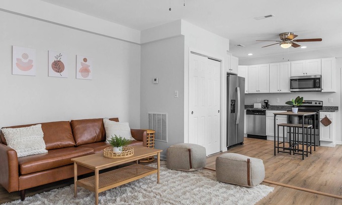 Riverside Apartamento | Newly Renovated Oasis is Federal Hill 2br