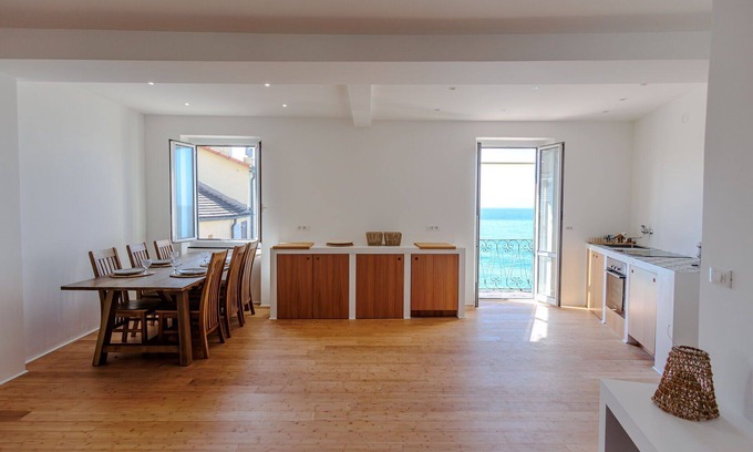 Sori Apartamento | Newly Renovated Ocean View Flat