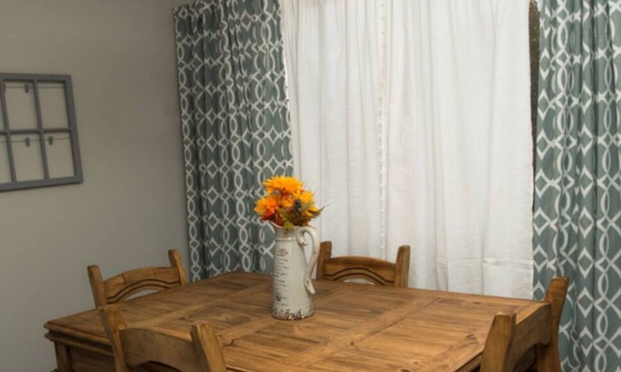 Red Deer Apartamento | Newly renovated one bedroom apartment home away from home next to Bower mall.