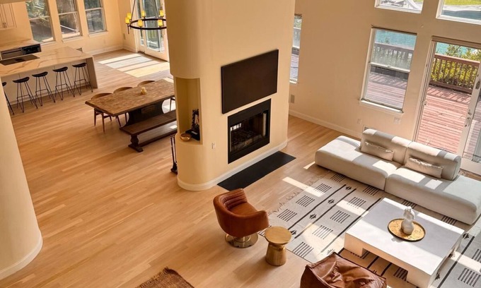 Hampton Bays Casa | Newly renovated, private, spacious 6BR house in Hampton Bays