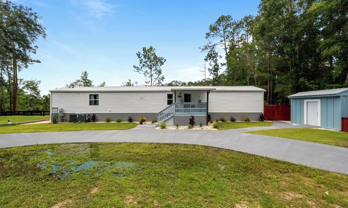 Interlachen Casa | Newly Renovated Retreat - Ideal for Relaxation, Recreation and Nature!