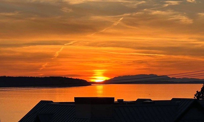 Powell River Apartamento | Newly Renovated. Spectacular ocean view with gourmet kitchen.