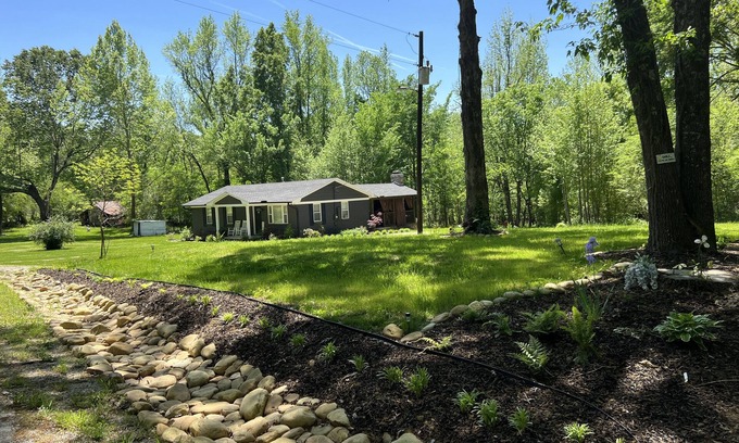 Collierville Casa | Newly Renovated Secluded Farmhouse with Private Deck