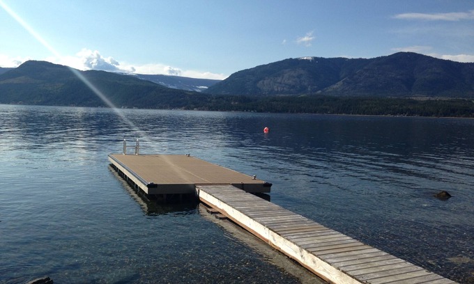 Eagle Bay Casa | ¡RECIENTEMENTE RENOVADO! Lago Shuswap, 3 dormitorios, 2 baños, playa privada