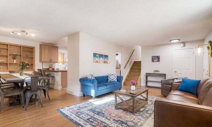 North Central Westminster Casa | Newly Renovated-Spacious-20min to Den& Boulder-HotTub/Game Room/Basketball Court
