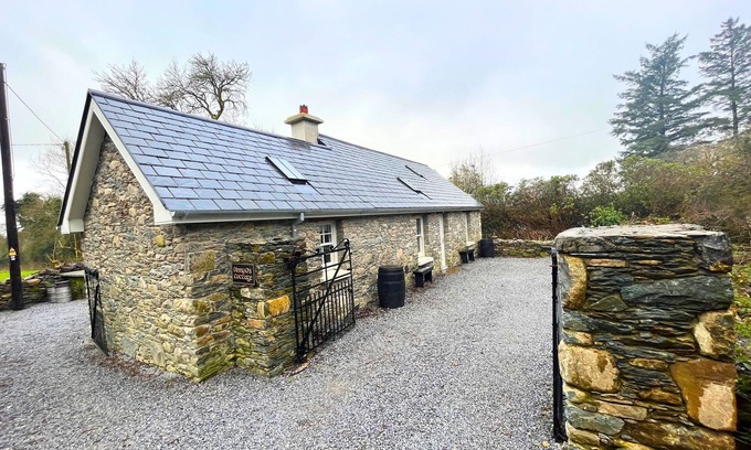 Killarney Cabaña | Newly renovated stone cottage located 2.5 miles from Killarney Town
