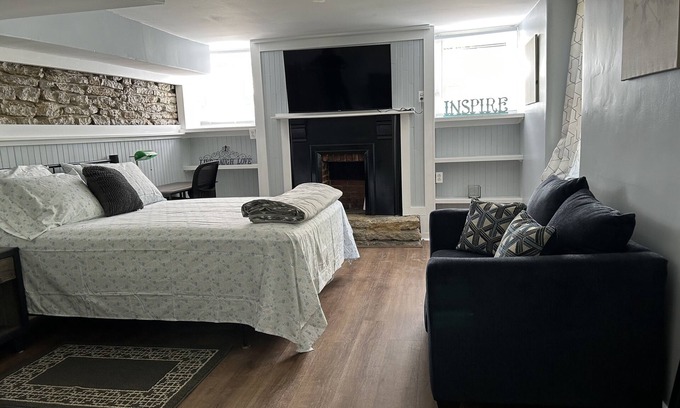 Clifton Apartamento | Newly Renovated Studio. Private Yard, Quiet neighborhood. 5 min to all major hwy