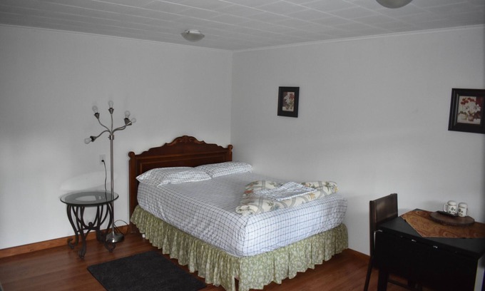 Greentown Apartamento | Newly Renovated Studio with Kitchenette - Located at the Heart of Promised Land
