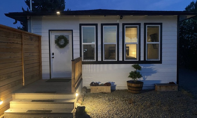 Medford Apartamento | Newly renovated studio with farm and mountain view’s! 5 minutes to Jacksonville.