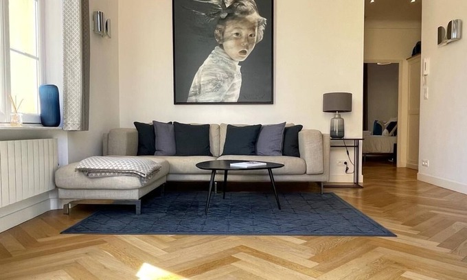 Antibes Old Town Apartamento | RECIENTEMENTE RENOVADO elegante de 2 dormitorios y 2 baños Apt. en Antibes antiguo con terraza al aire libre