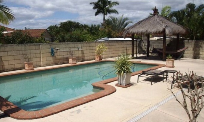Helensvale Casa | Escondite suburbano recientemente renovado
