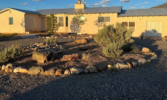 El Prado Cabina | Newly Renovated Taos Home Near Ski Valley!