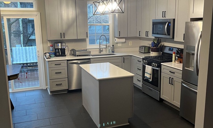 Mount Vernon Casa | Newly Renovated Townhouse ~3 miles from Ft. Belvoir and ~20 miles from D.C.