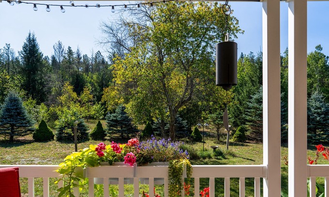 Harbor Springs Casa | Newly renovated country home in the middle of Paradise!